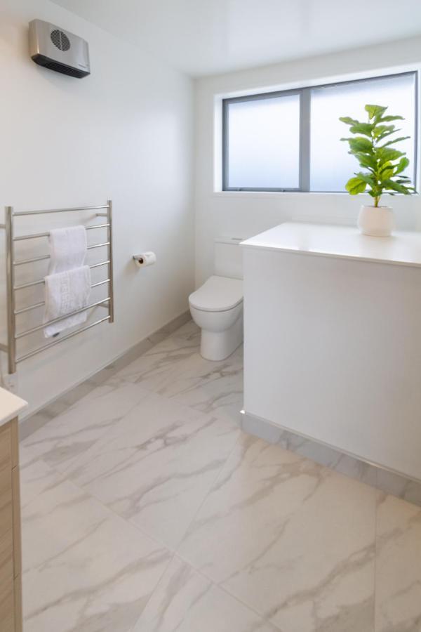 Upper Riccarton Dream - 2 Bed 2 Bath W/Carpark Apartment Christchurch Ngoại thất bức ảnh