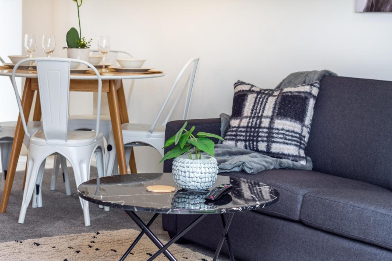 Upper Riccarton Dream - 2 Bed 2 Bath W/Carpark Apartment Christchurch Ngoại thất bức ảnh