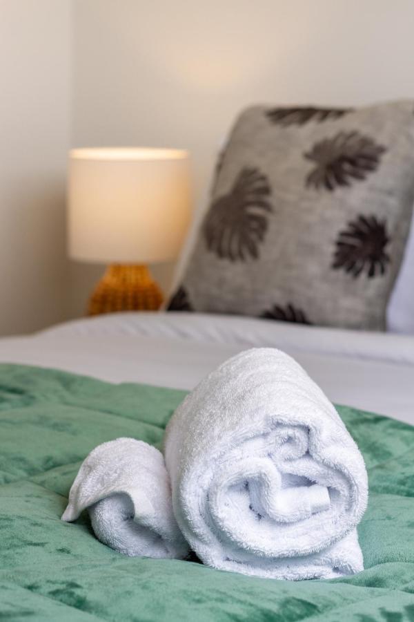Upper Riccarton Dream - 2 Bed 2 Bath W/Carpark Apartment Christchurch Ngoại thất bức ảnh