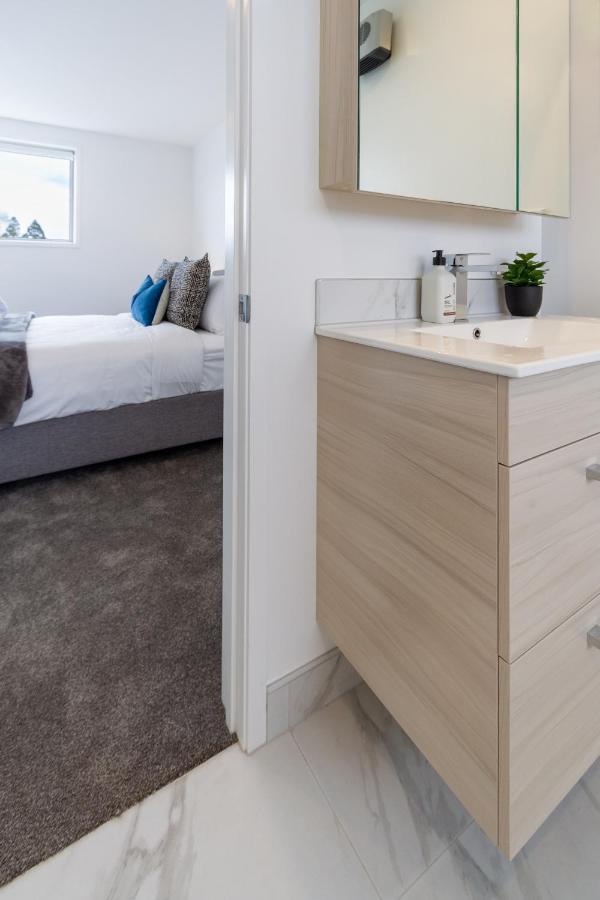 Upper Riccarton Dream - 2 Bed 2 Bath W/Carpark Apartment Christchurch Ngoại thất bức ảnh