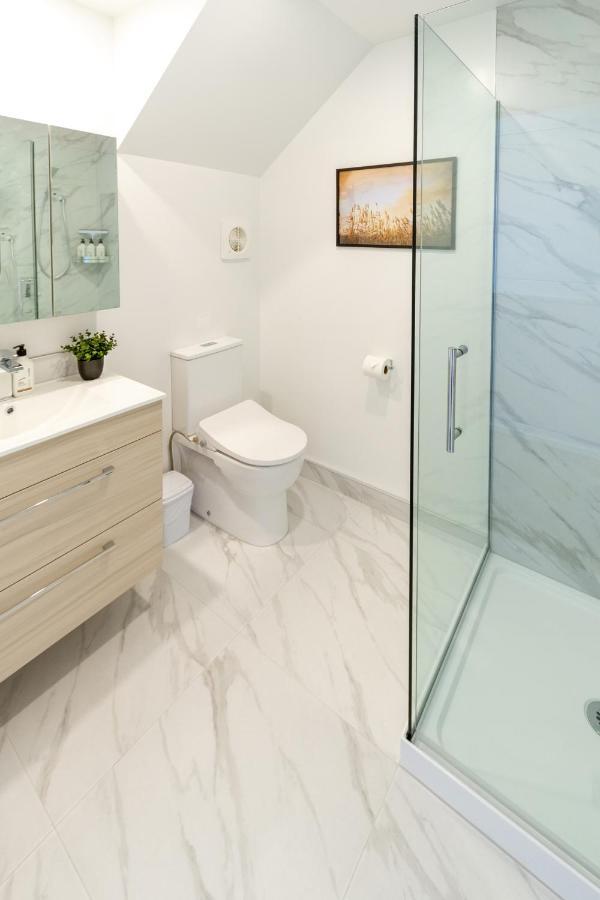 Upper Riccarton Dream - 2 Bed 2 Bath W/Carpark Apartment Christchurch Ngoại thất bức ảnh